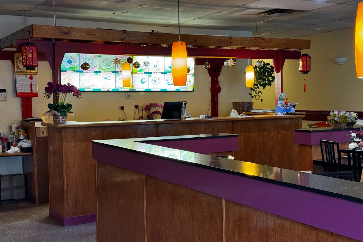 Counter and dining room at Golden Pine Chinese in Pine Junction